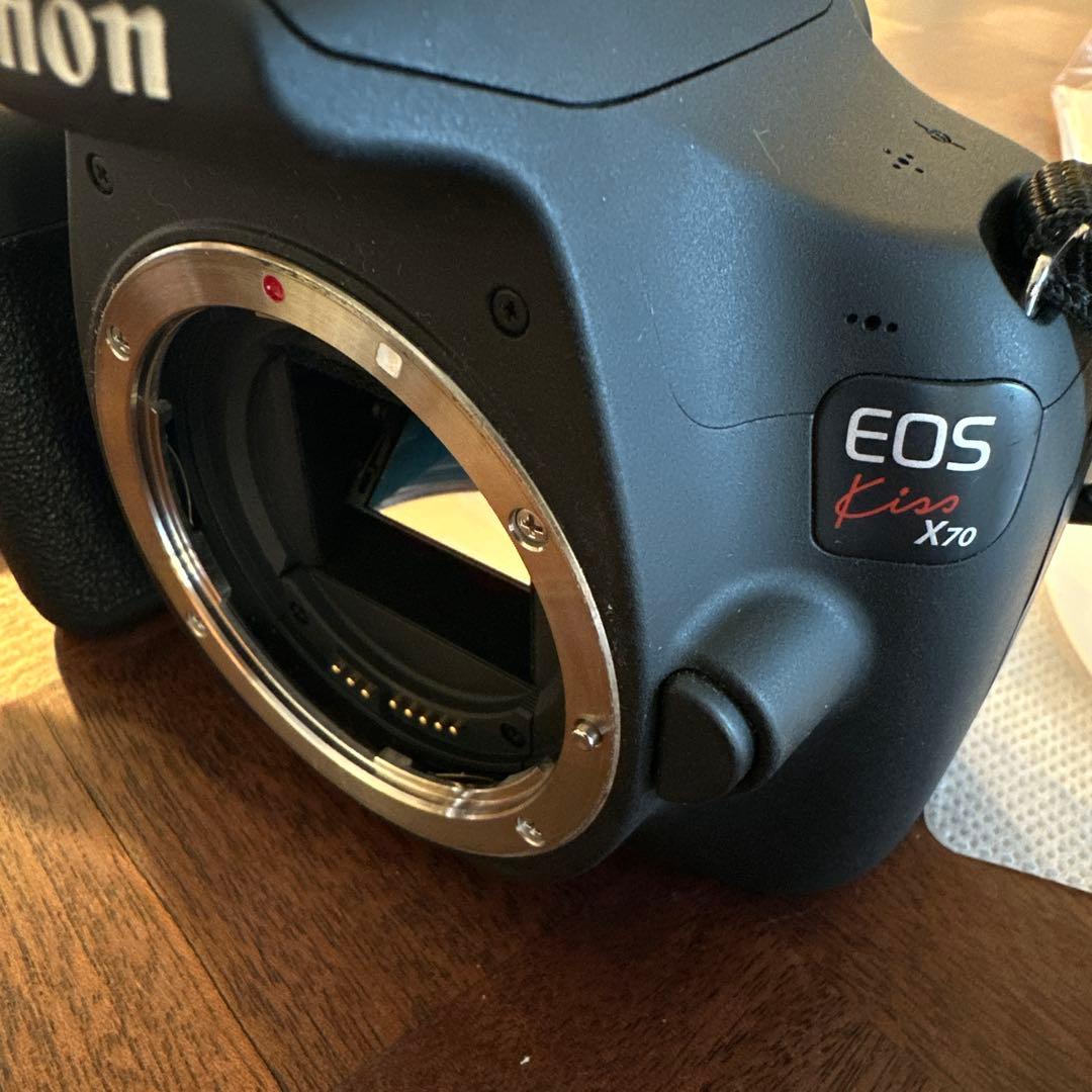 Canon EOS Kiss X70デジタル一眼レフカメラ、ストラップ.ケース付
