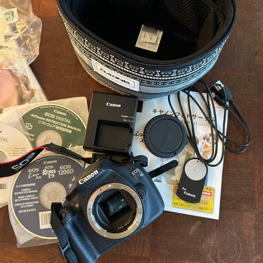 Canon EOS Kiss X70デジタル一眼レフカメラ、ストラップ.ケース付