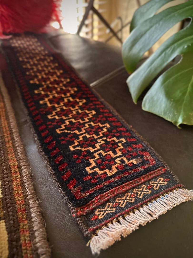 トライバルラグ　ヴィンテージラグ　バルーチ族　ミニラグ　キャメルネックバンド