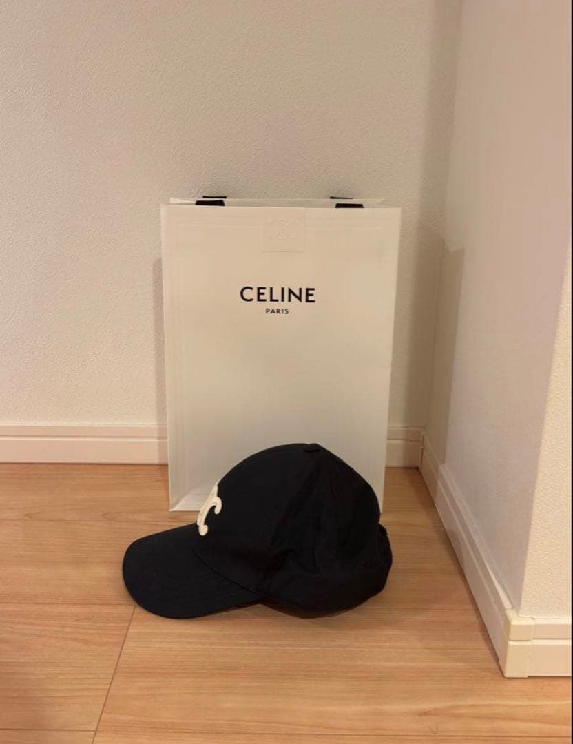 CELINE ブラック キャップ ロゴ入り　最終値引き（袋なし）