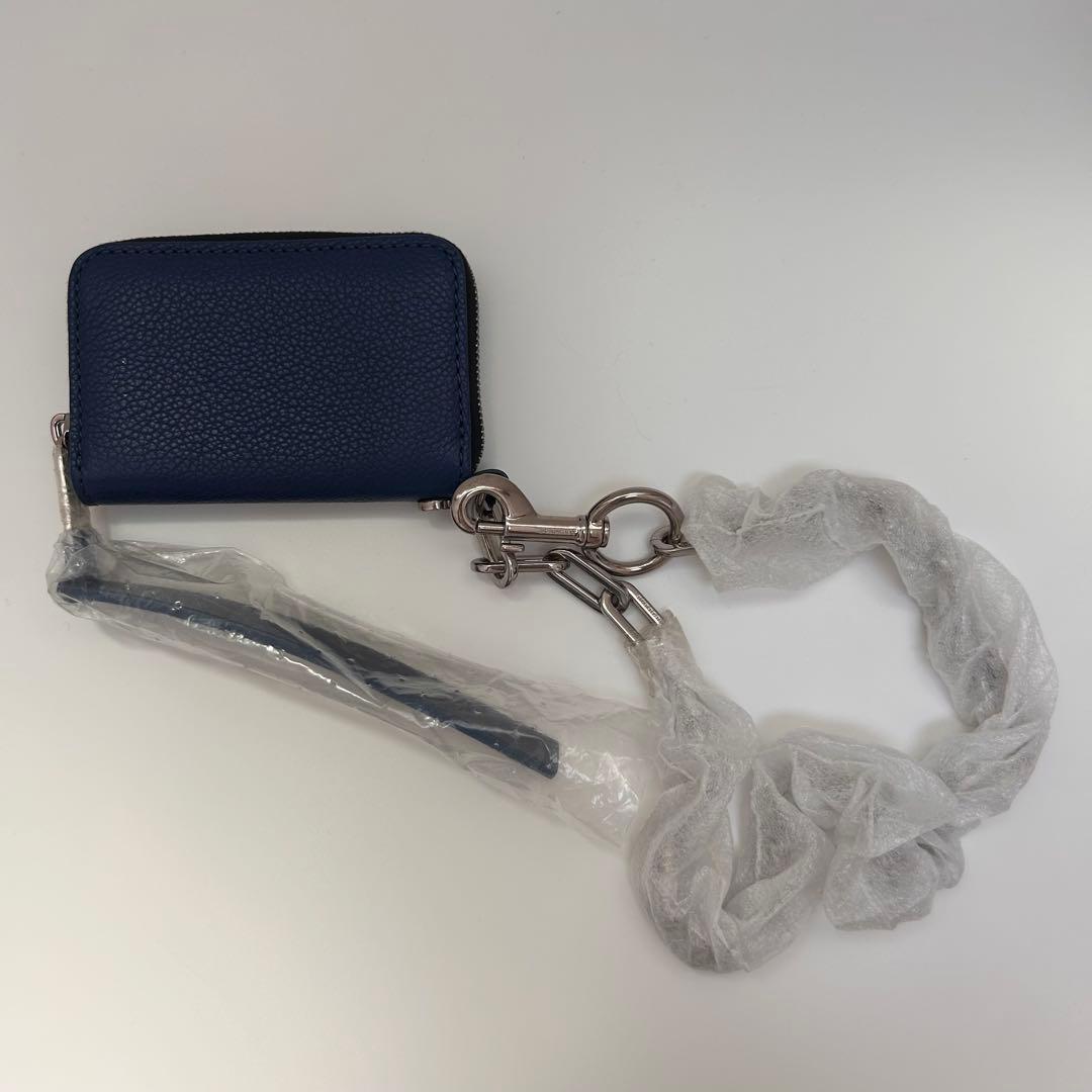 【新品未使用】バーバリー ケース　ミニウォレット　レザー　チェーン付き