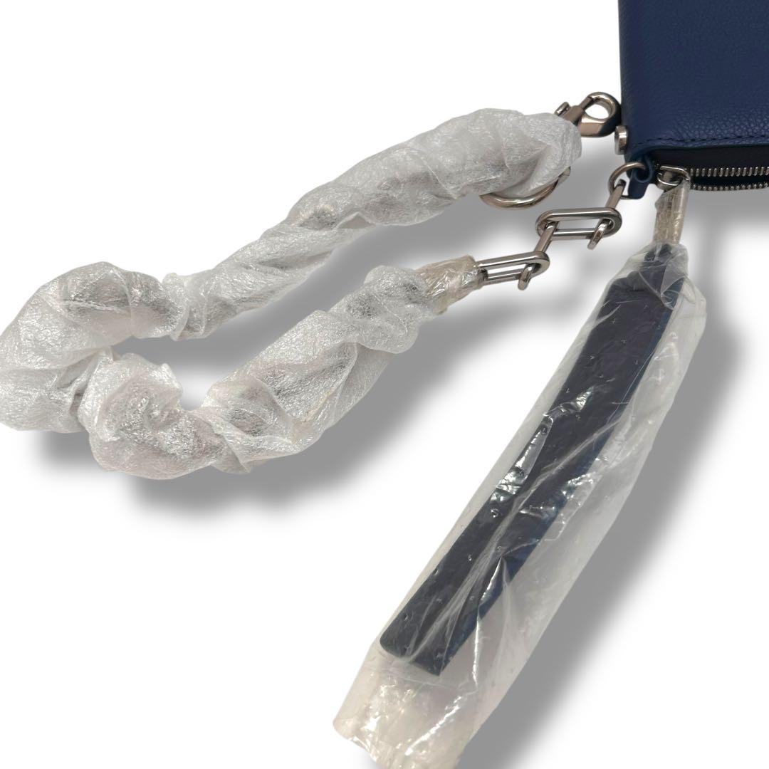 【新品未使用】バーバリー ケース　ミニウォレット　レザー　チェーン付き