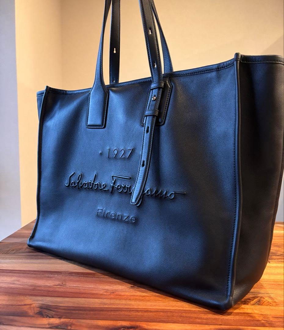 【値下げ】Salvatore Ferragamo 1927 ブラックトートバッグ