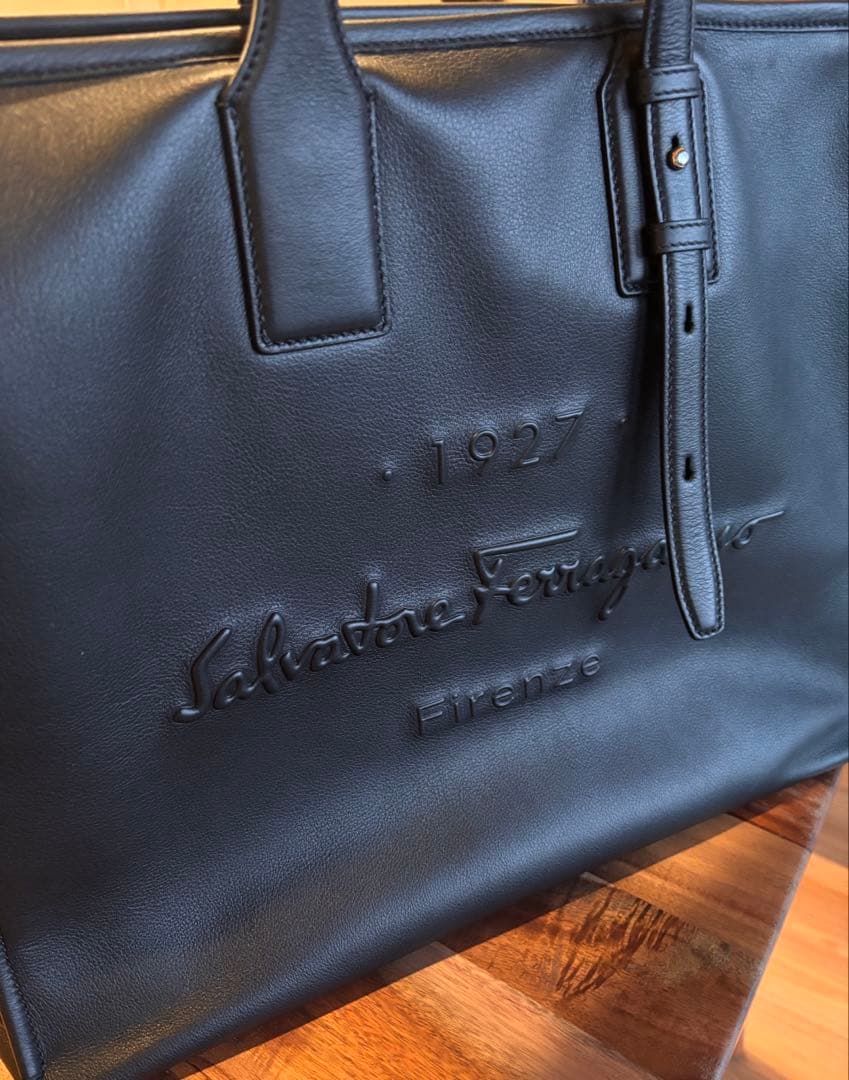 【値下げ】Salvatore Ferragamo 1927 ブラックトートバッグ
