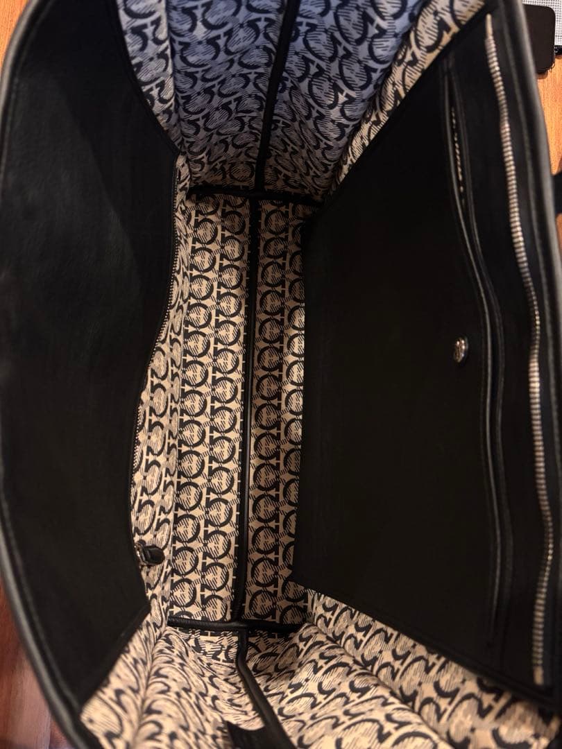 【値下げ】Salvatore Ferragamo 1927 ブラックトートバッグ