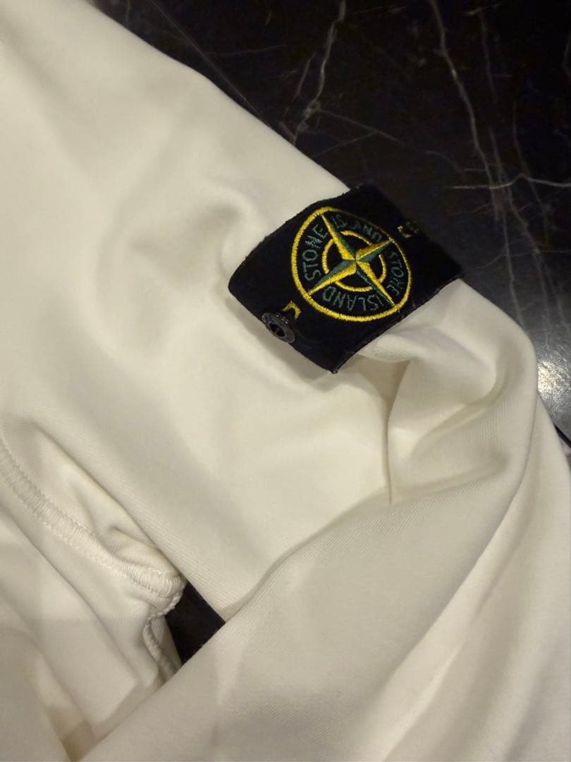 STONE  ホワイトパーカー