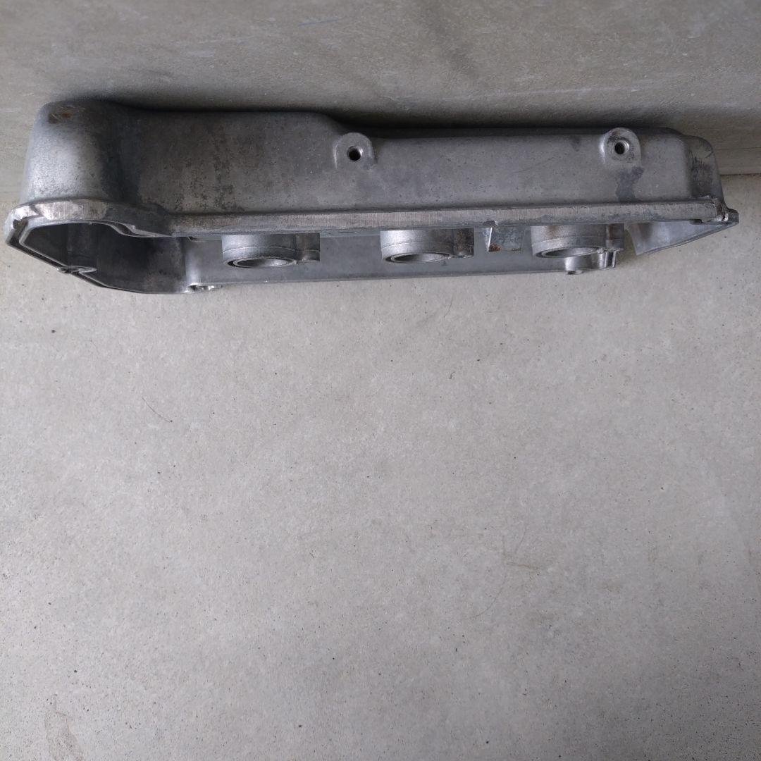 ジムニー　JA22 タペットカバー　ヘッドカバー