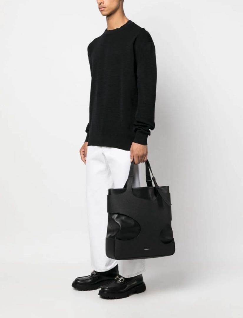 美品★FERRAGAMO フェラガモ　黒　通勤にA4可　 レザー トートバッグ