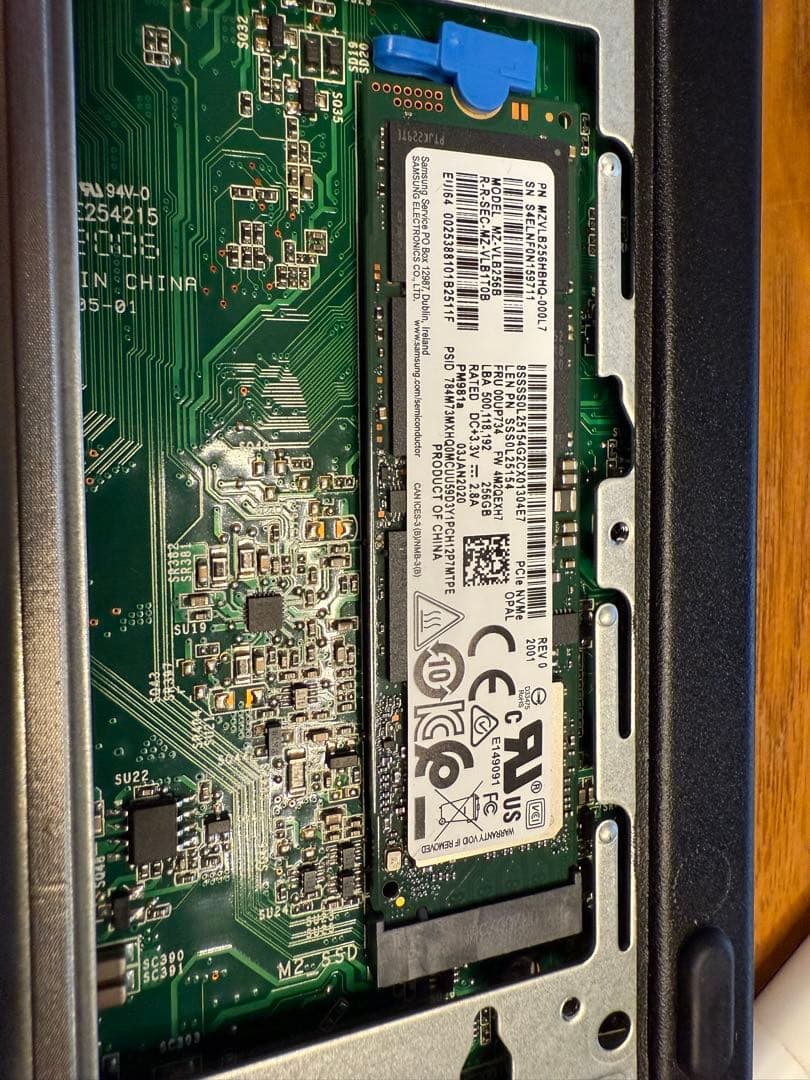 Lenovo ThinkCentre M75q-1 ミニPC