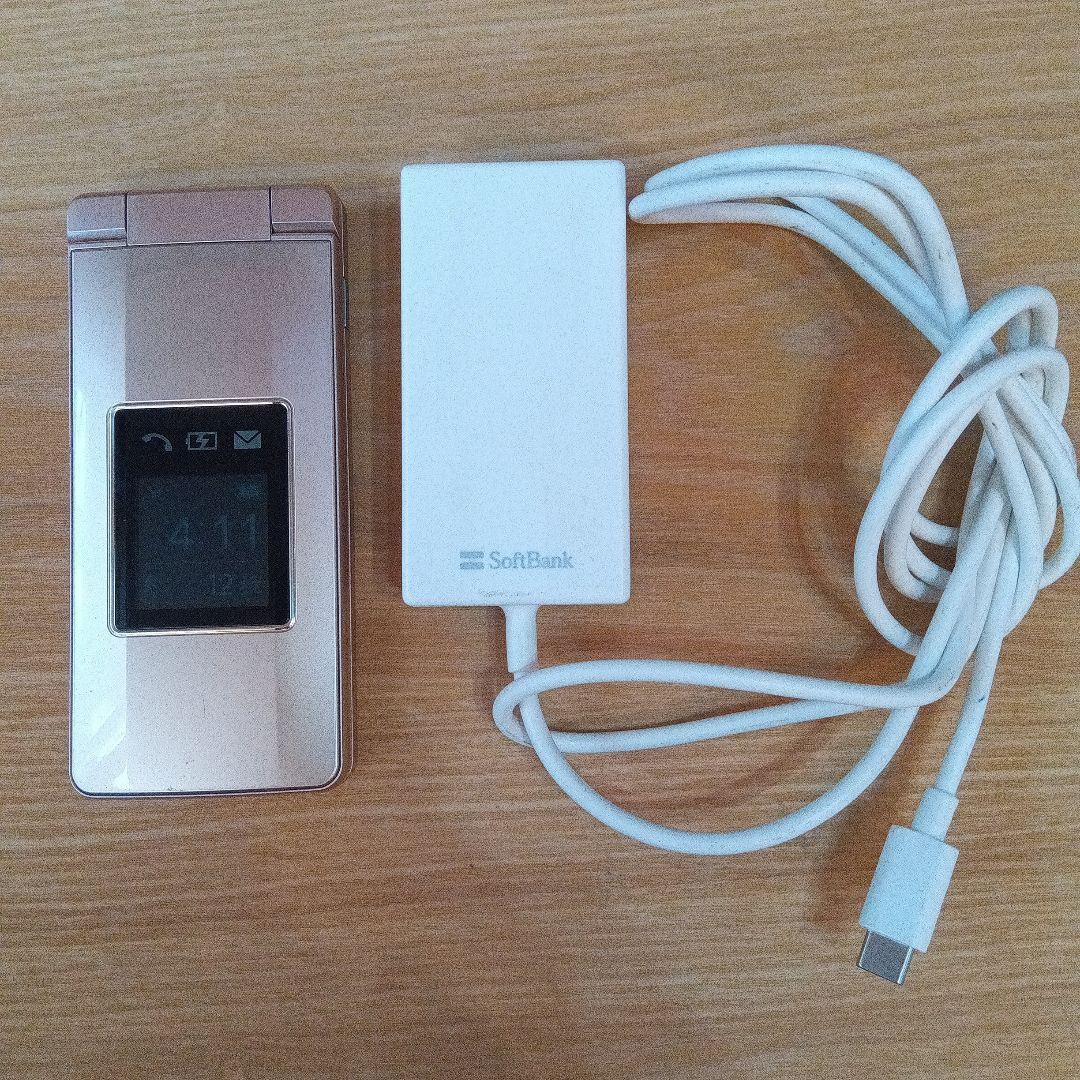 Ａ207SH 携帯電話 ゴールド 折りたたみ式携帯電話 本体　充電器