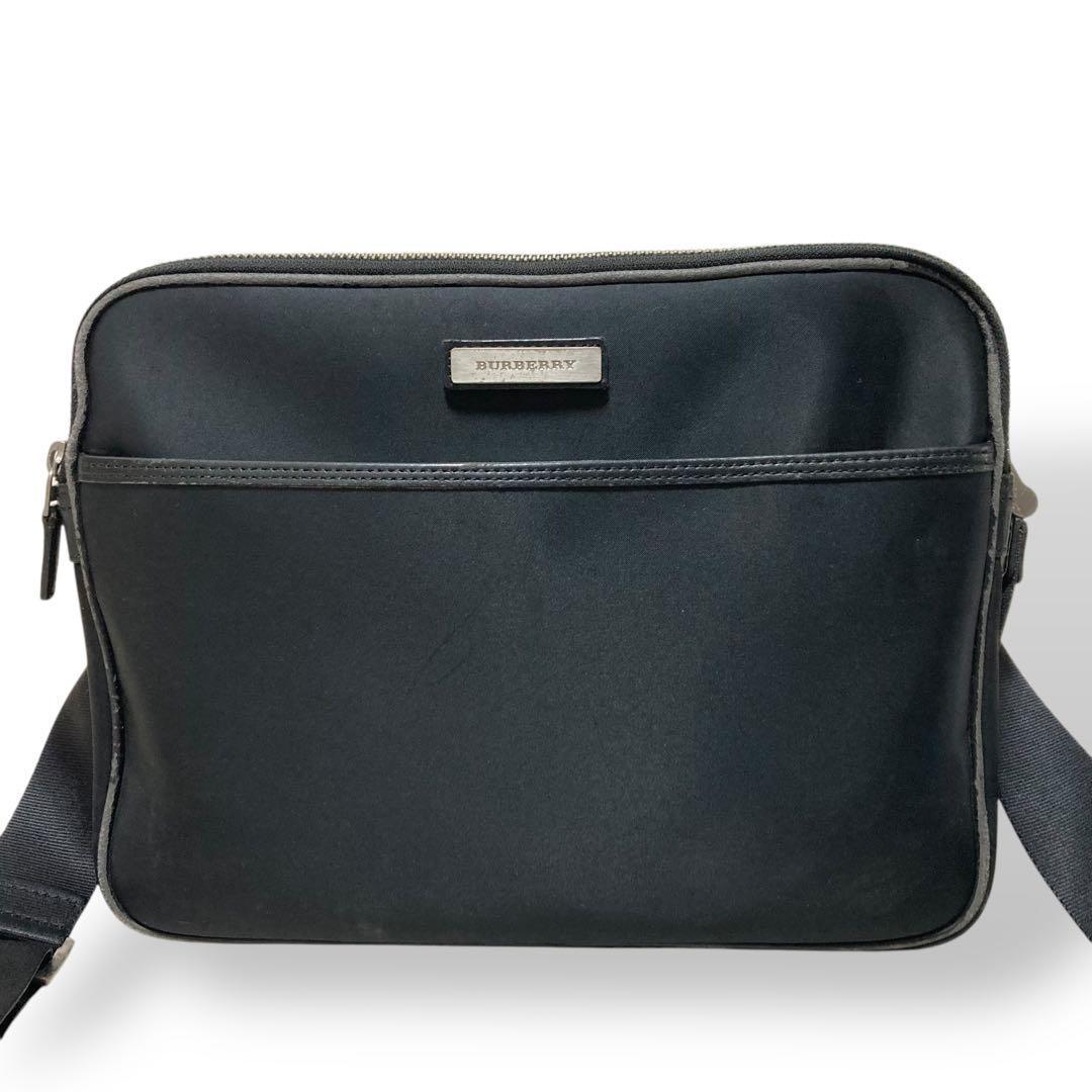 【良品】バーバリー　メッセンジャーバッグ　ショルダー　黒　ノバチェック　ナイロン