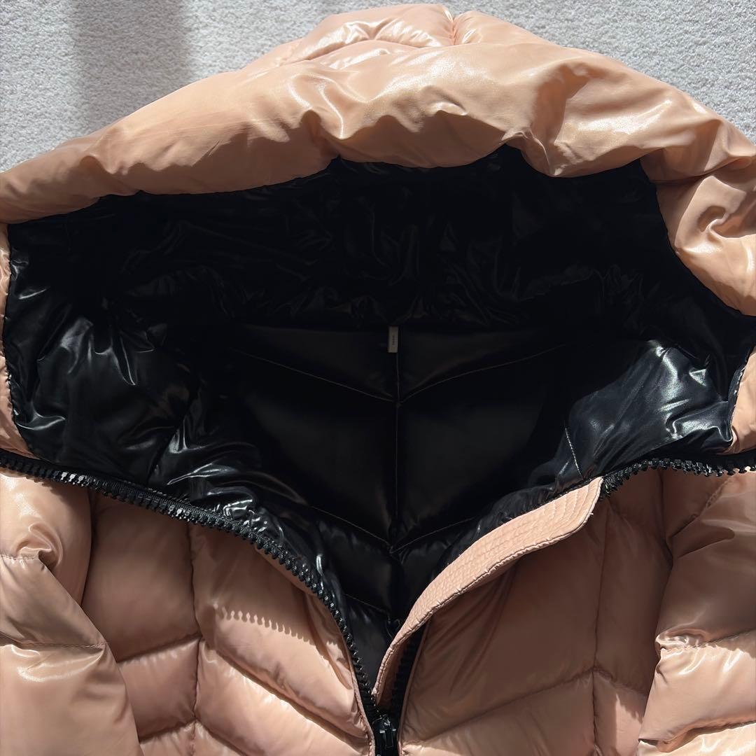 MONCLER ベージュ ダウンジャケット フード付き