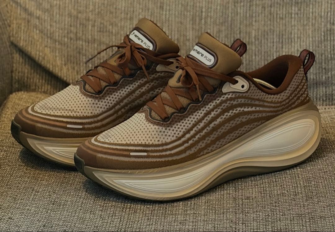 ア*シ様 Nike Vomero Plus ボメロプラス