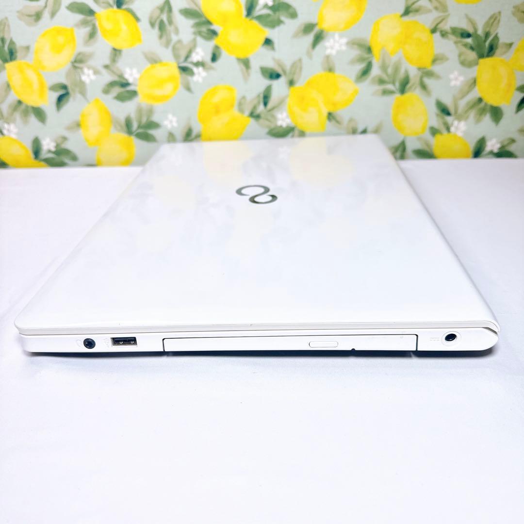 真っ白が可愛い❤️ホワイトノートパソコン❤️Windows11❤️動画鑑賞や事務作業❤️