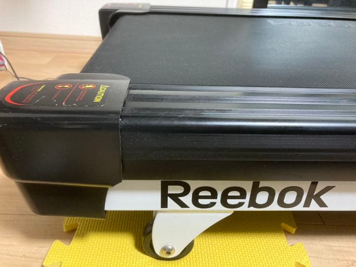 トレッドミル　JET100 Reebok リーボック　前方プラスチックに割れあり