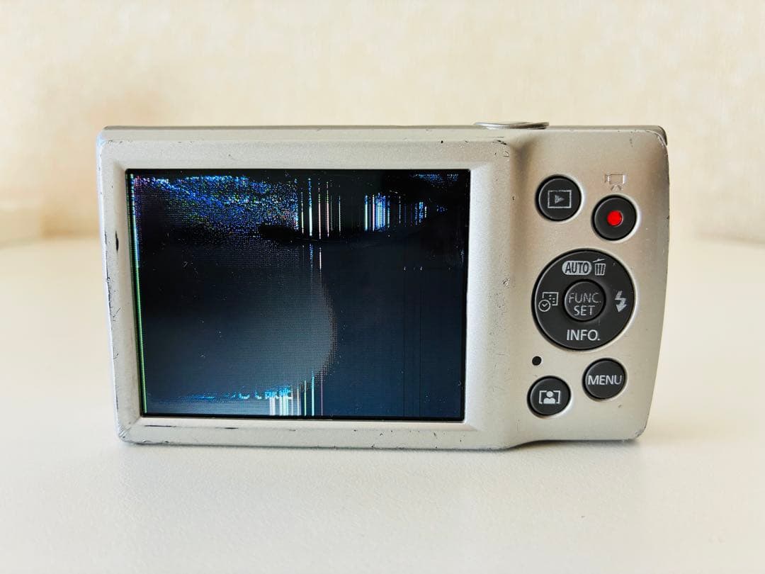 Canon IXY 200 シルバー コンパクトデジタルカメラ　ジャンク