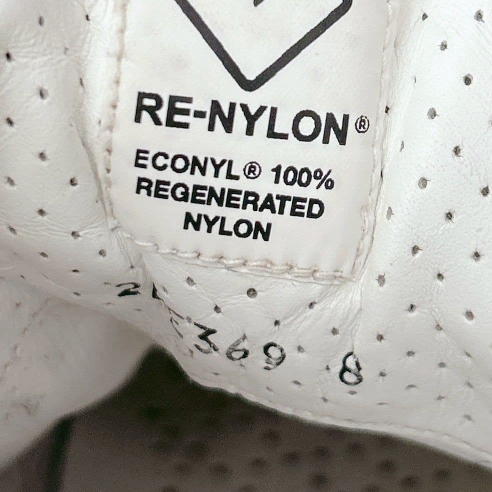 PRADA ホワイト スニーカーRE-NYLON レザー 三角プレート ホワイト