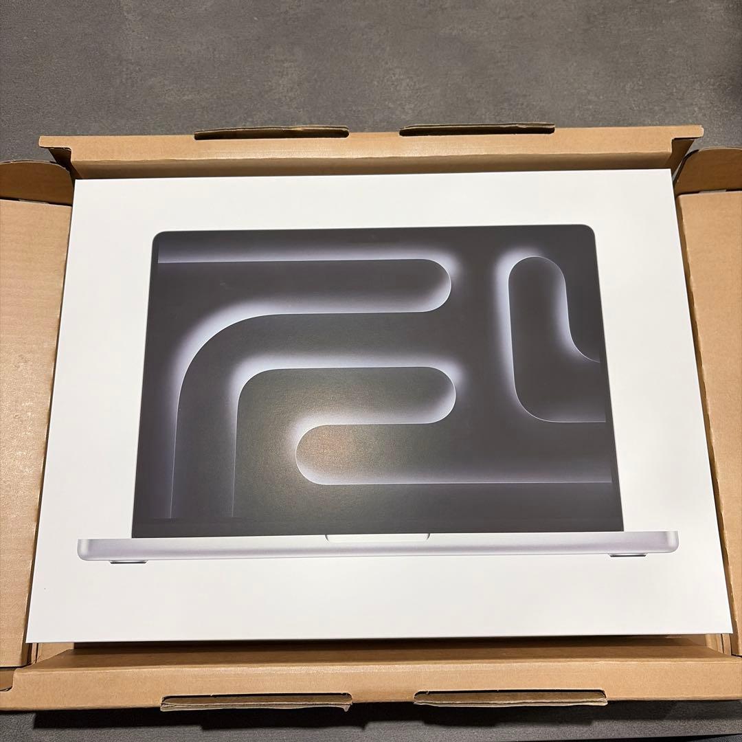 MacBook Pro M3 18GB/516GB シルバー