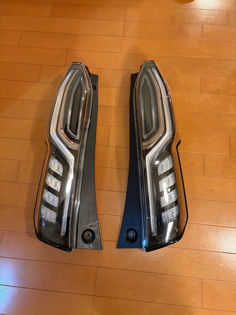 車*ん様 N-BOX JF3 テールランプ純正　左右セット