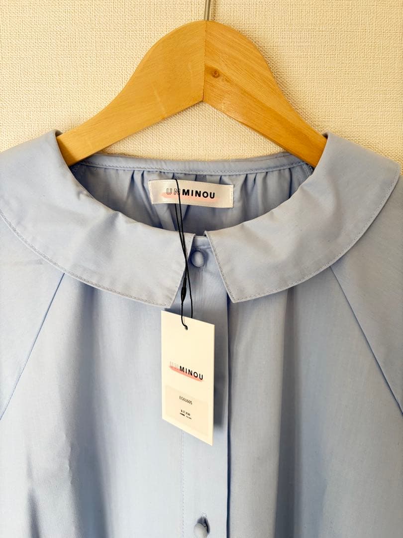 アンミヌ　ギャザーフレアブラウス（サックス）