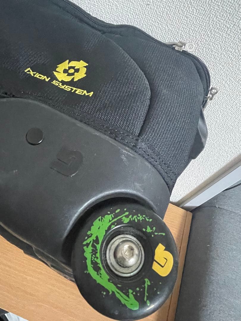 BURTON キャリーケース　黒/黄色/緑