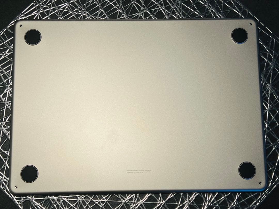 Apple M2 MacBookAir 13.6インチ　スターライトカラー