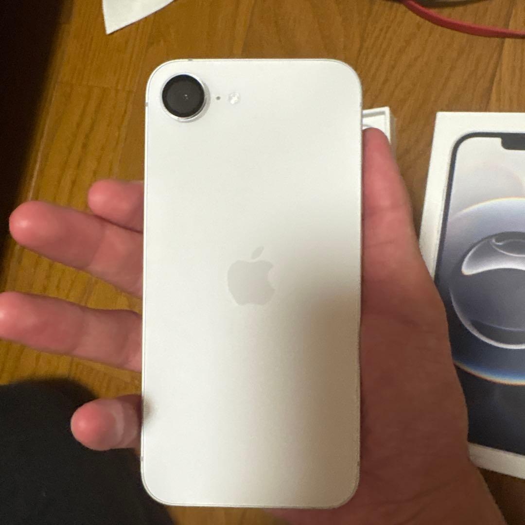 iPhone 16e 128GB ホワイト SIMフリー 本体・箱付