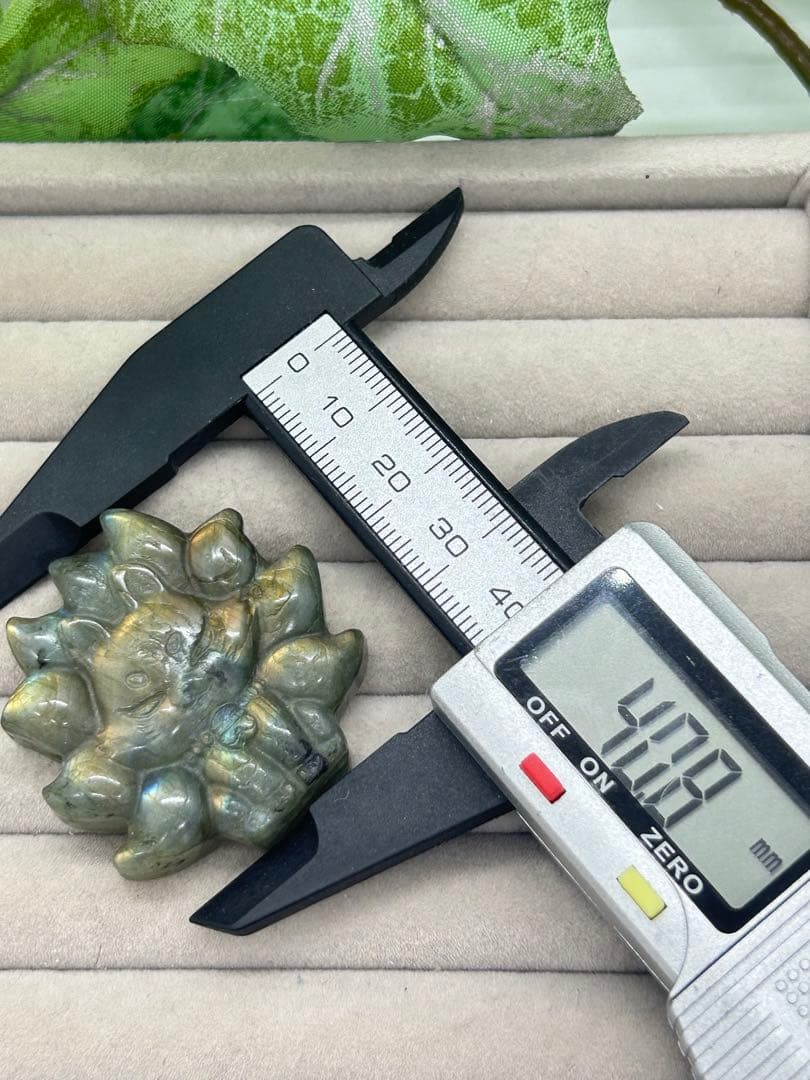 天然石ラブラドライト　きつねパーツ　No.1339