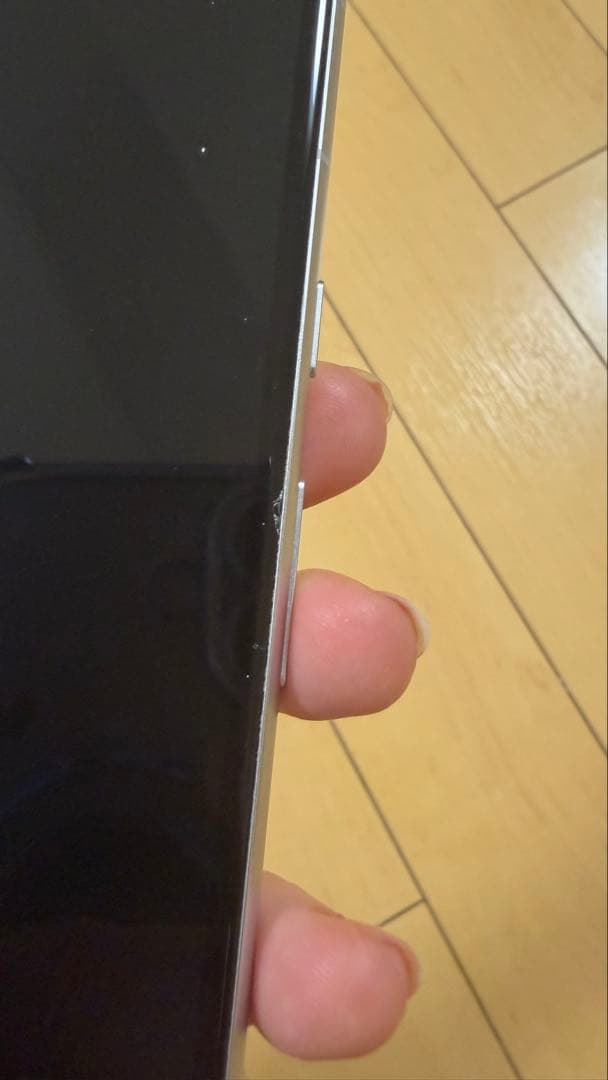 Google Pixel 7a ホワイト 本体のみ 画面に2箇所ひびあり