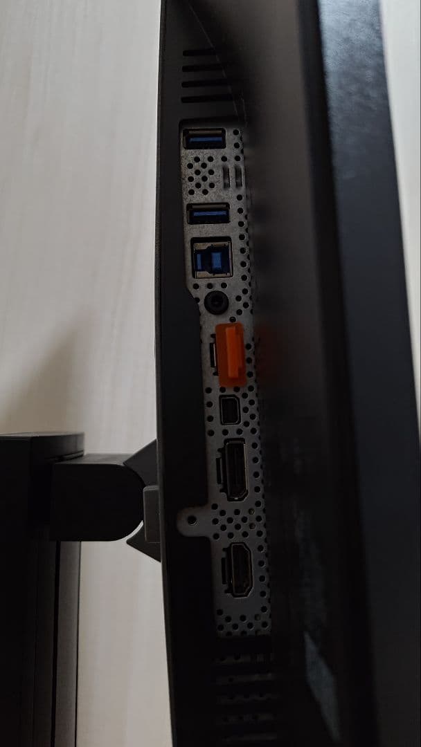 ディスプレイ・モニター本体 Dell U2518D