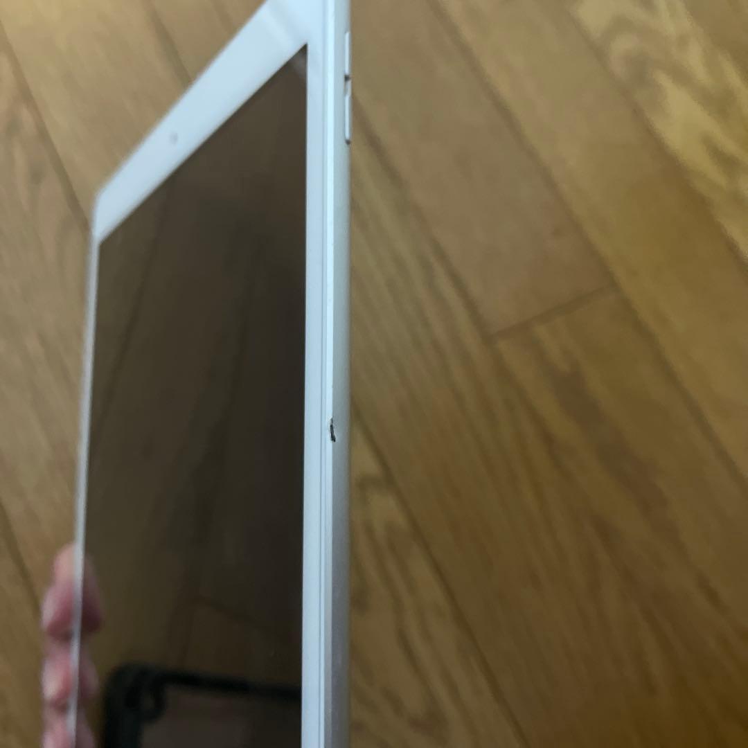 iPad 第8世代 本体 折りたたみカバー（濃緑）付