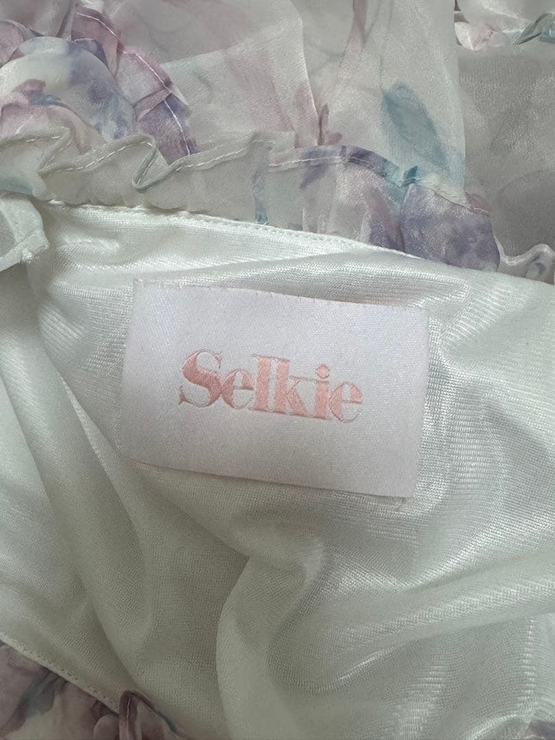 Selkie リボン付きフラワープリントシフォンワンピース