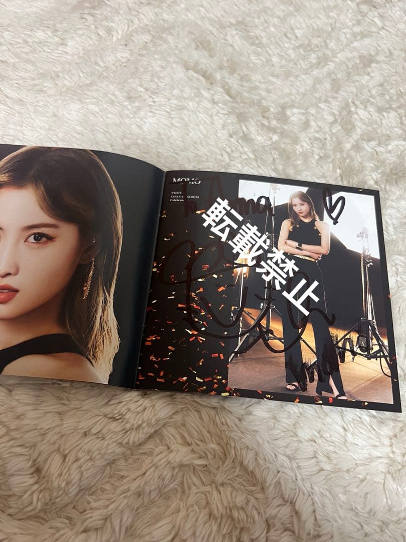 TWICE celebrate メンバー全員直筆サイン入りブック