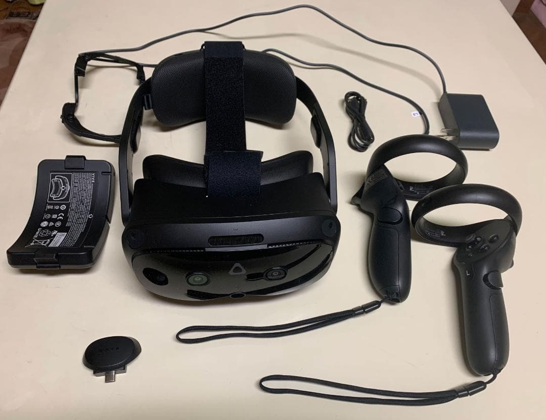 VIVE Focus Vision本体+Facial Tracker