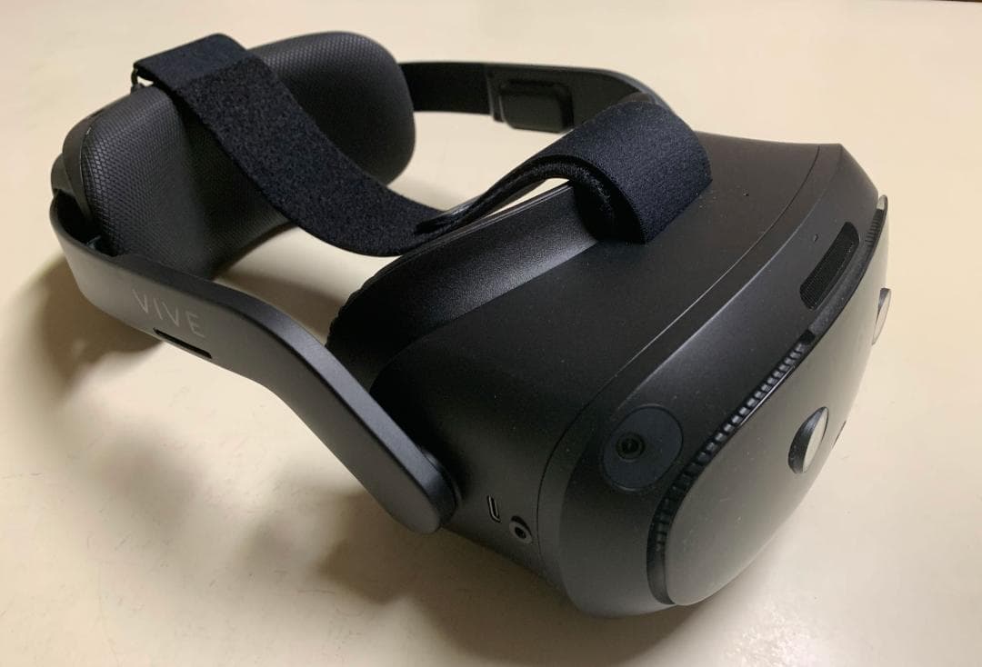 VIVE Focus Vision本体+Facial Tracker