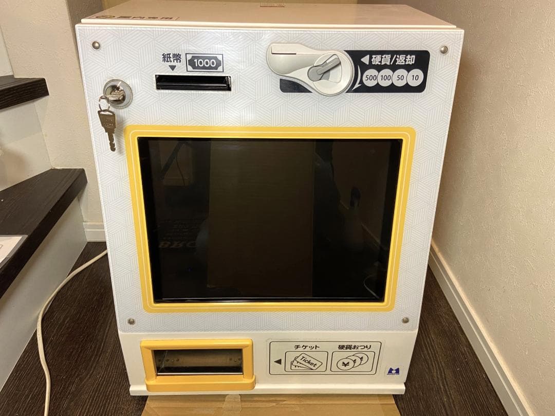 リヨン ■マミヤOP　タッチパネル式小型券売機　VMT-600■新500円