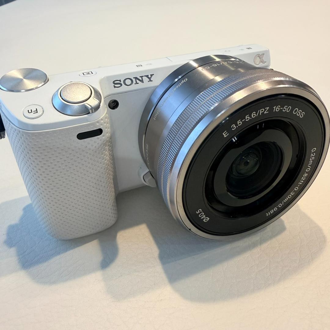 【美品】SONY NEX-5R ホワイト Wi-Fi搭載 パワーズームレンズ