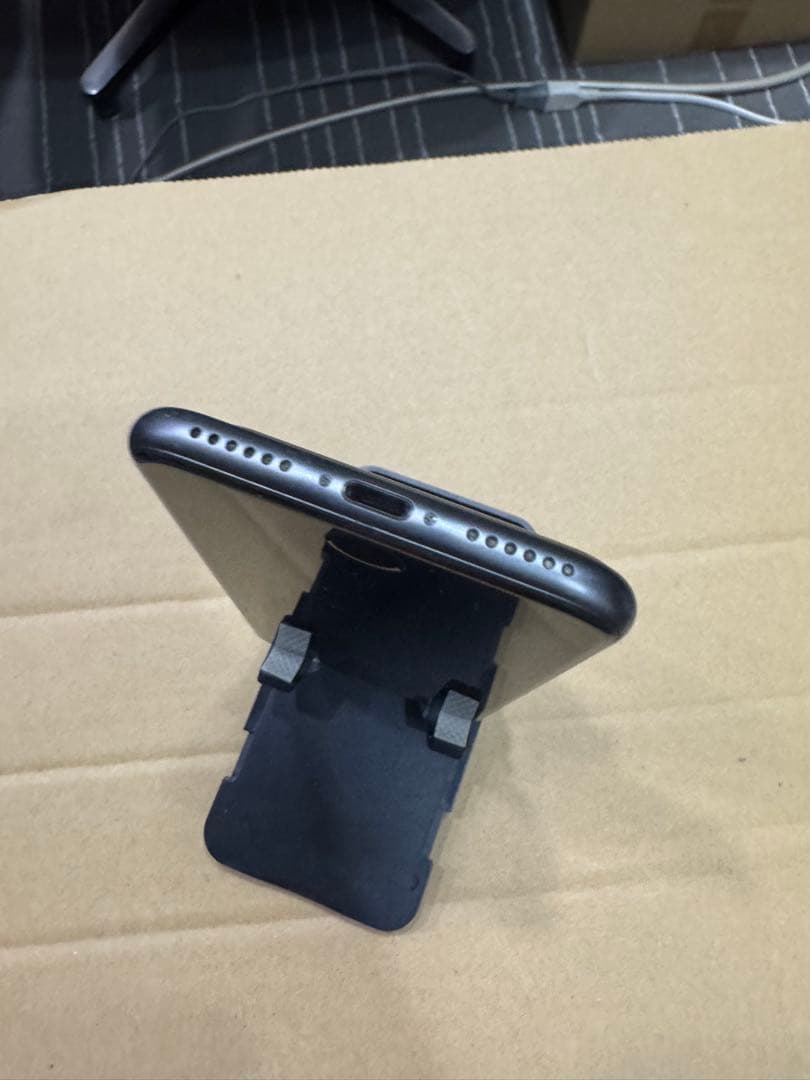 Apple iPhone 8スペースグレー 本体64GB SIMフリー 111