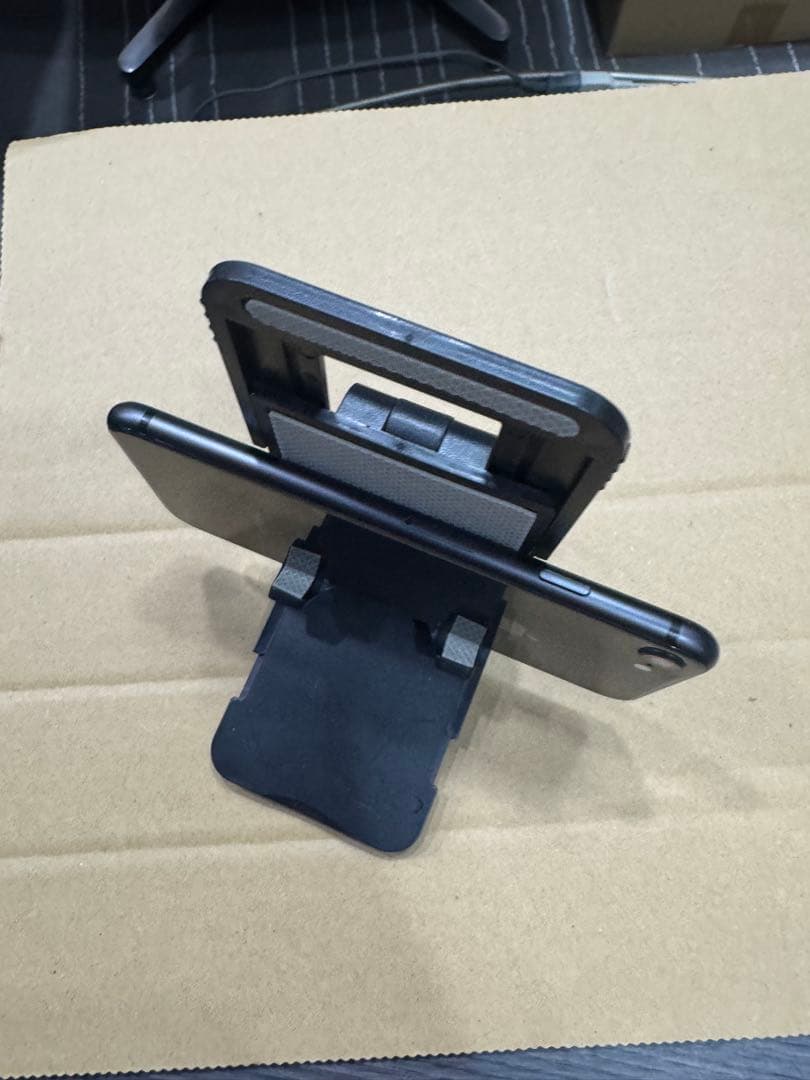 Apple iPhone 8スペースグレー 本体64GB SIMフリー 111