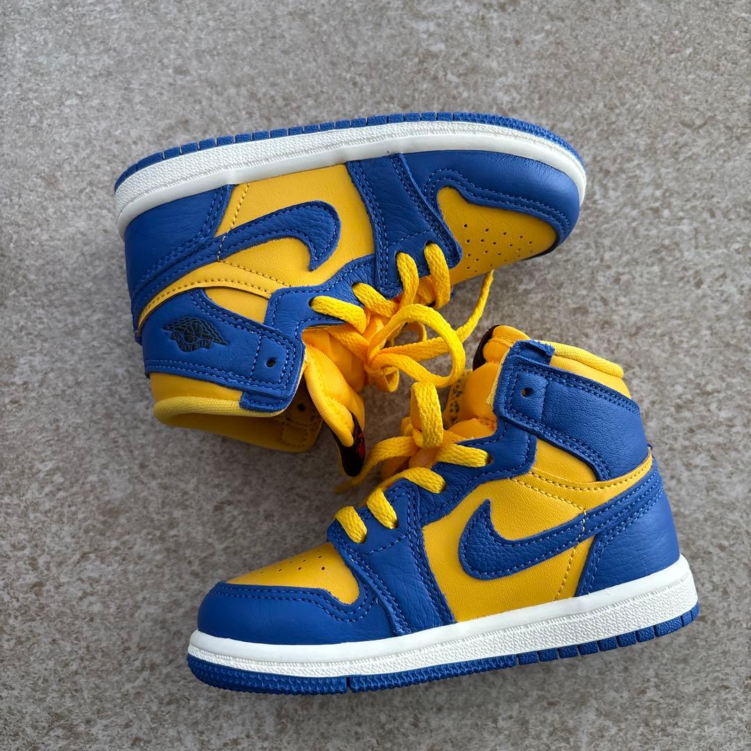 Nike Air Jordan 1 RETRO HIGH OGキッズスニーカー