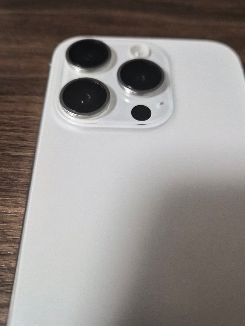 Apple iPhone 15 Pro ホワイトチタニウム 本体