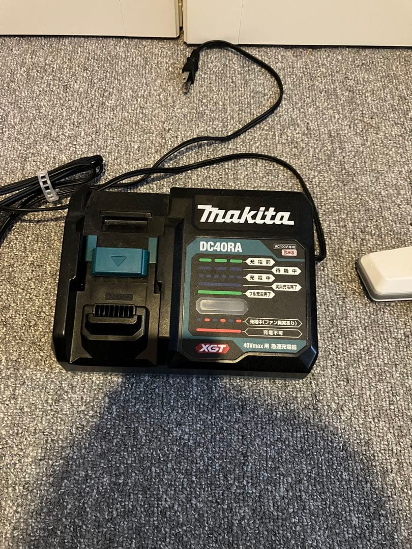 マキタ　充電式クリーナー　掃除機　CL002G