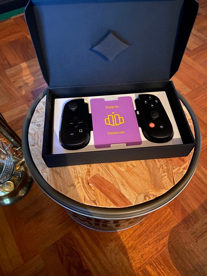 iPhone用Backbone One モバイル ゲーミング コントローラー