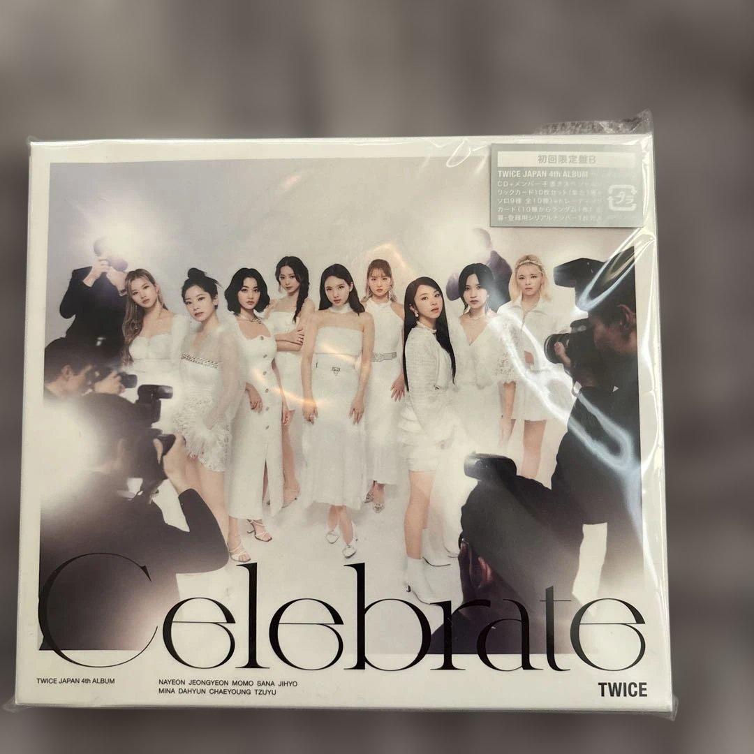 TWICE グッズ　アルバム キーホルダー カード
