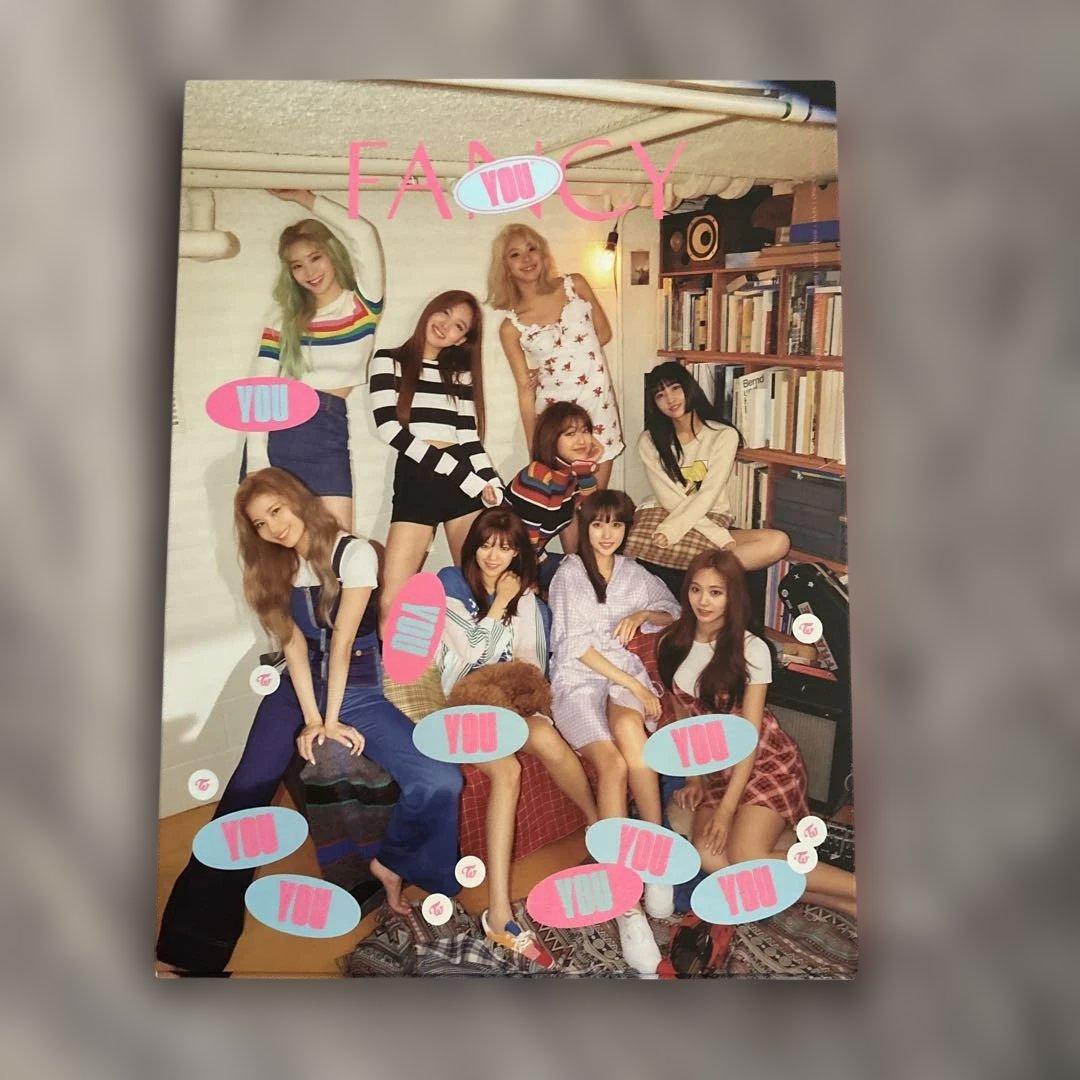 TWICE グッズ　アルバム キーホルダー カード