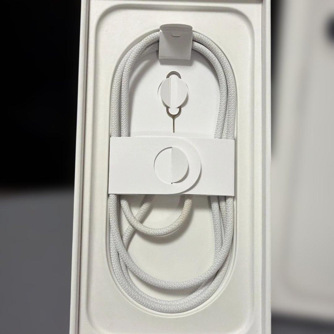 SIMフリー美品iPhone 16本体128GB 白