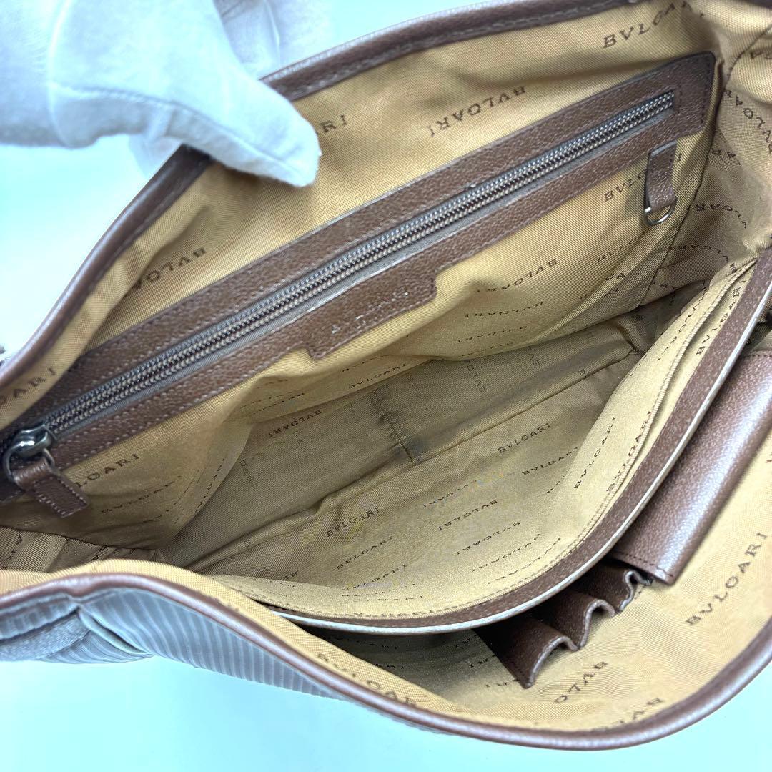 極美品 ブルガリ ミレリゲ ロゴプレート ショルダーバッグ A4収納可能 茶