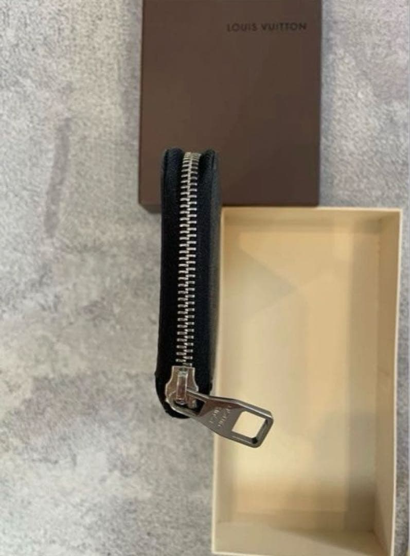 ルイヴィトン ダミエ グラフィット ヴェルティカルジッピーウォレット