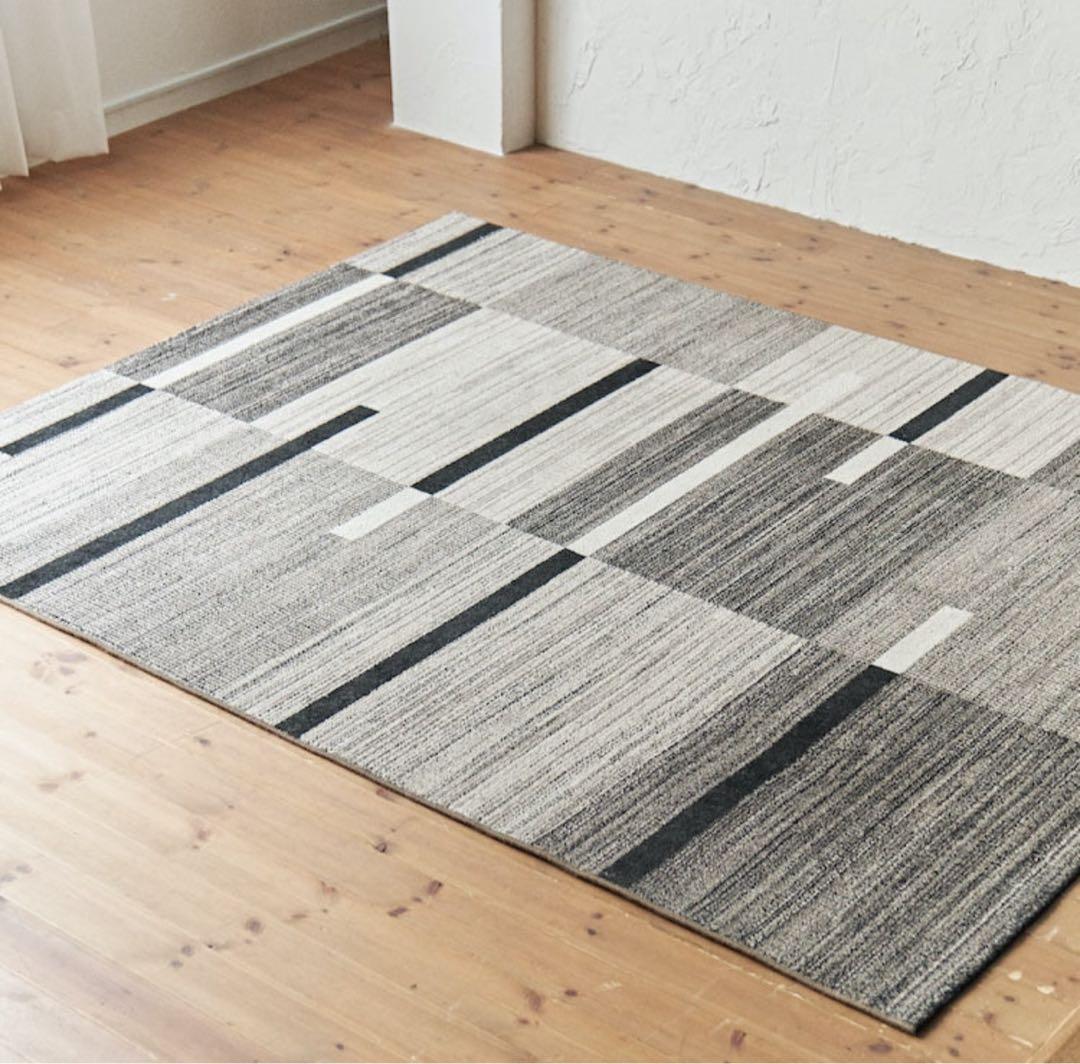 ✴︎SALE✴︎【Rigna】INFINITY ストライプ模様 グレー系ラグ 大判