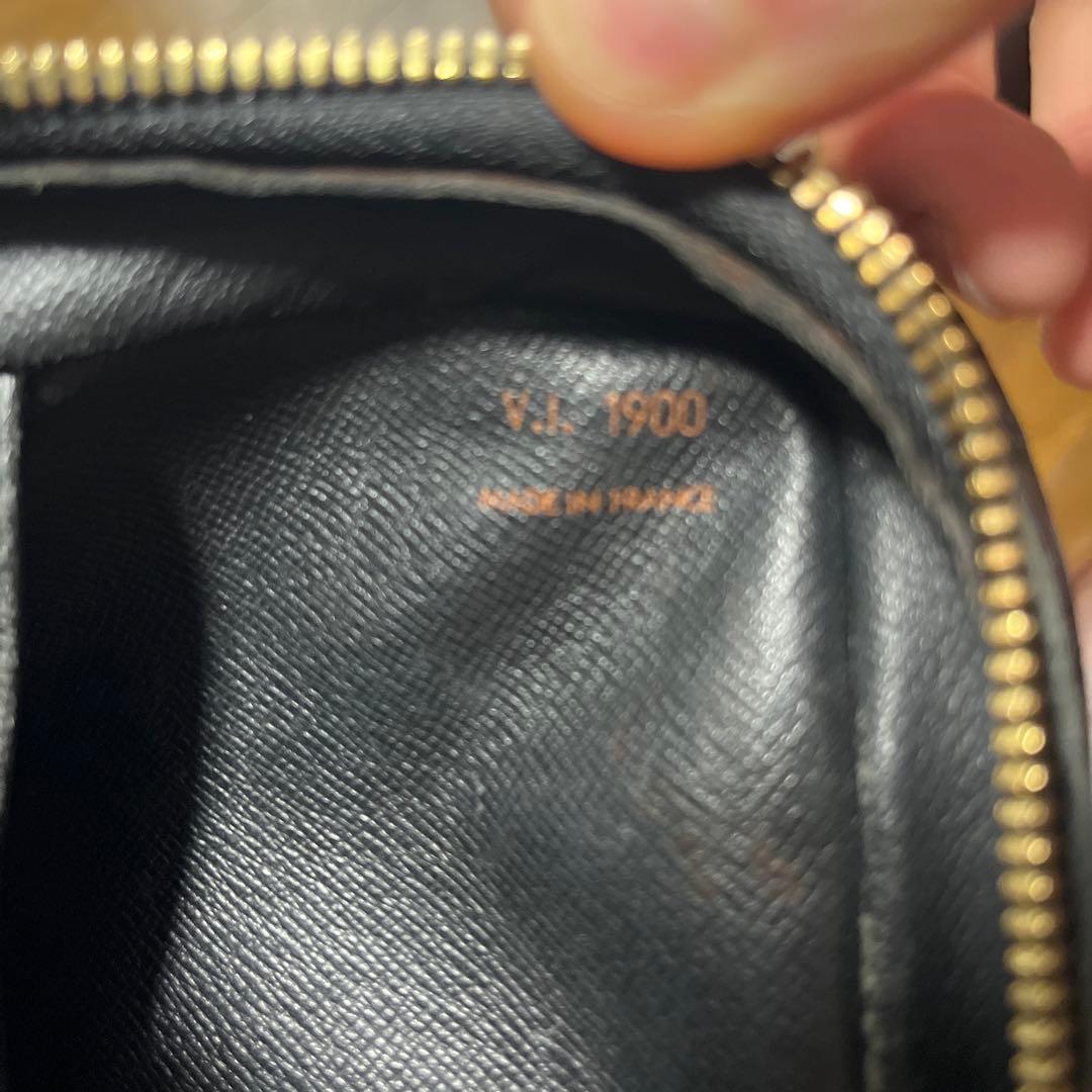 LOUIS VUITTONルイヴィトン エピ ポルトドキュマン・ヴォワヤージュ